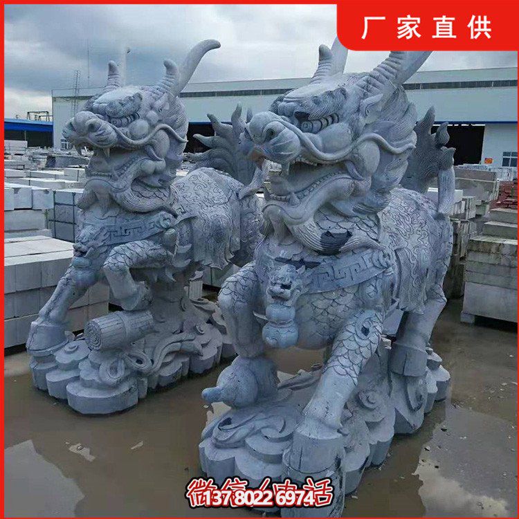 青石雕刻麒麟大型雕塑，為景區(qū)墓園增添靚麗風(fēng)采