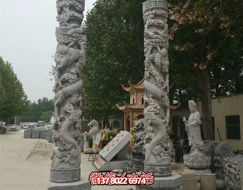 龍柱石雕，裝點寺廟門前