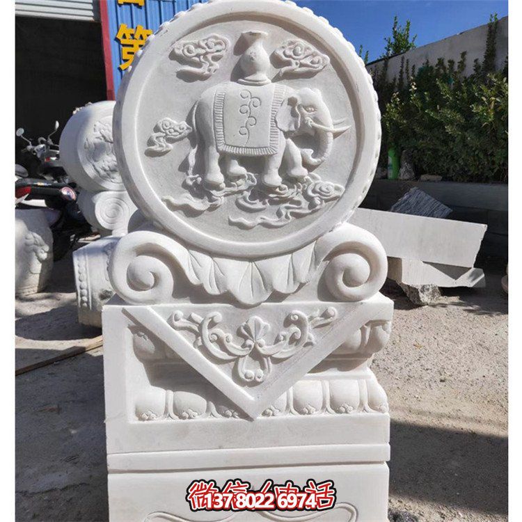 天然石材浮雕太平吉祥抱鼓石，點綴別墅門口