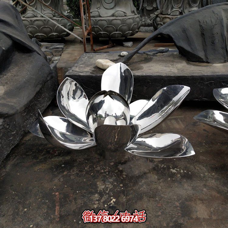 藝術(shù)融入公園，炫彩不銹鋼鏡面荷花雕塑