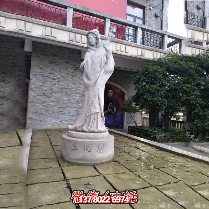 傳承歷史的美，贊美女王的神奇雕像