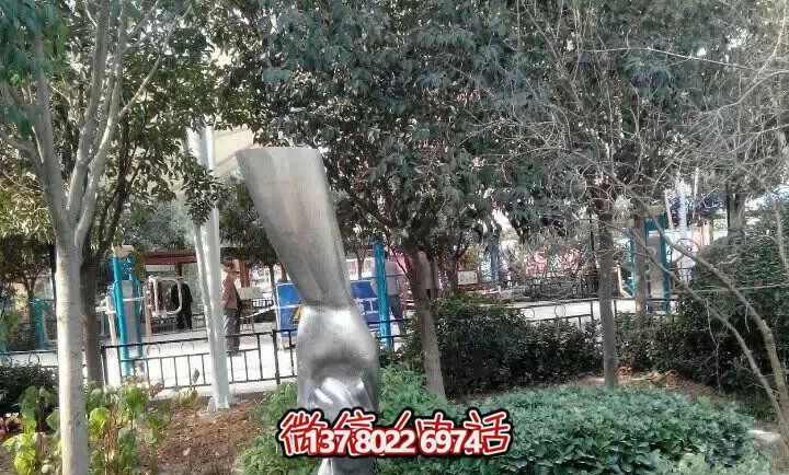 不銹鋼兒童雕塑——讓孩子們在學(xué)校里拉大手，拋光小手