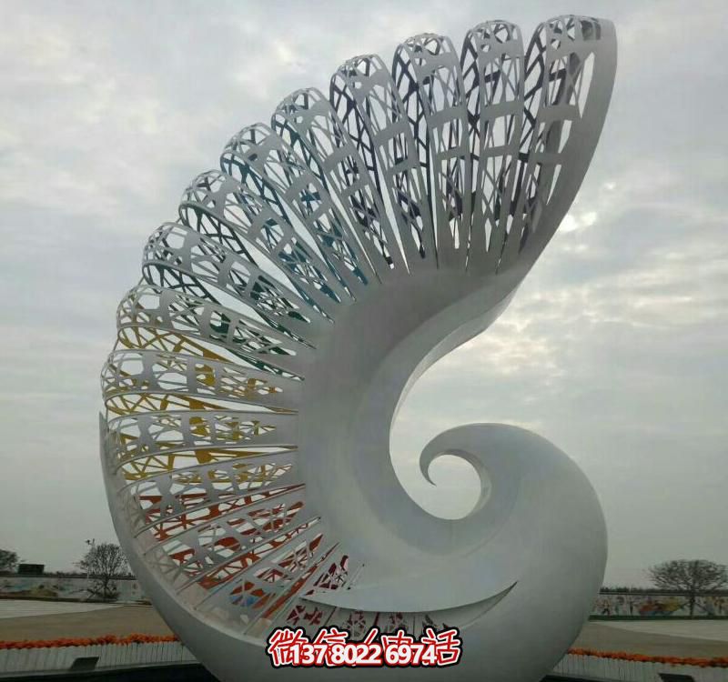 不銹鋼鳳凰雕塑，抽象而鏤空