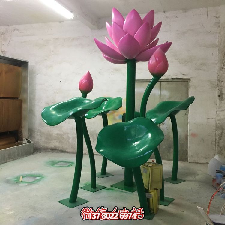 大型不銹鋼彩繪蓮花擺件，為游樂場、商場、戶外公園增色