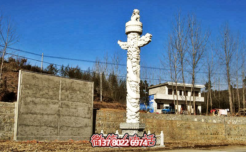 漢白玉華表雕塑，點(diǎn)綴農(nóng)村廣場