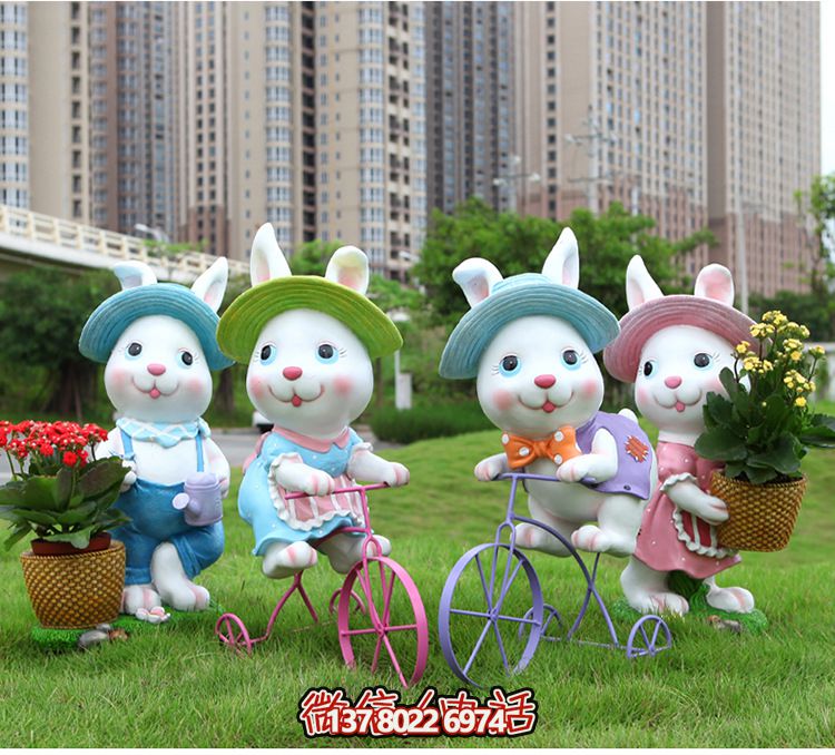 可愛兔子雕塑，為您的草坪添彩