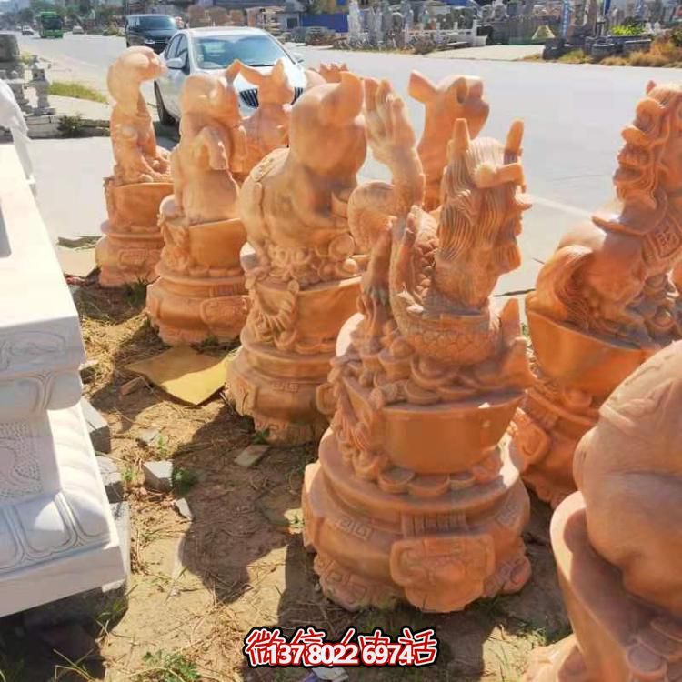 紅晚霞景區(qū)，十二生肖雕塑之旅