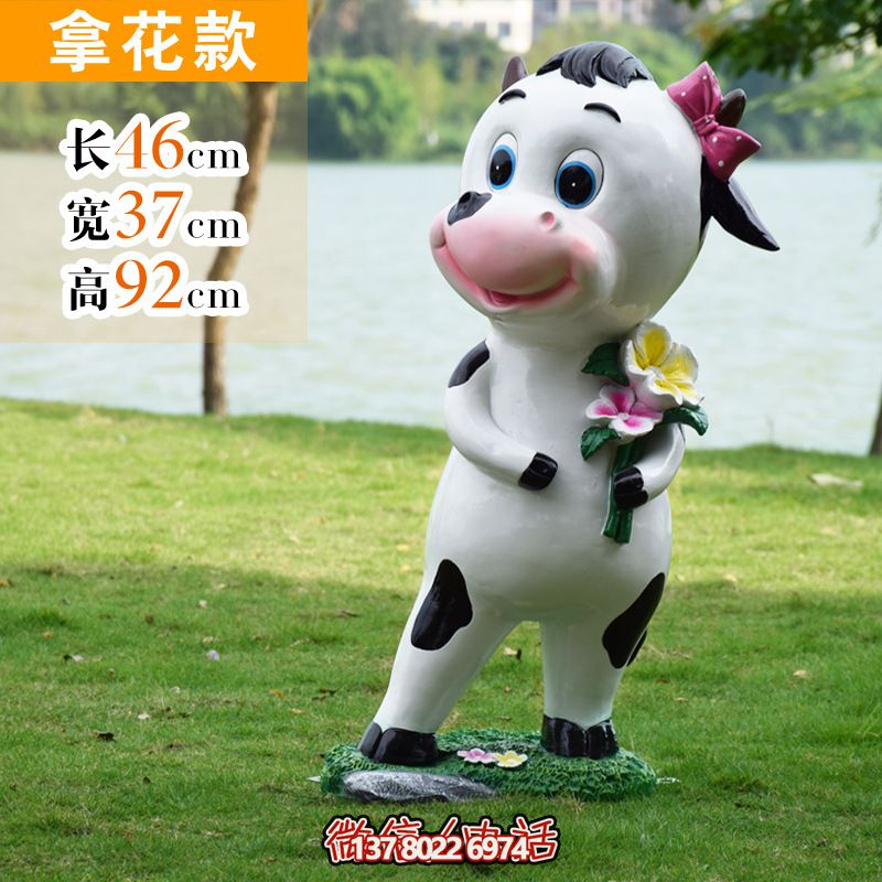 玻璃鋼牛雕塑，為景區(qū)增添點綴