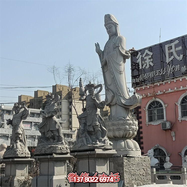 精美關(guān)公、佛像和石獅子雕刻，青石裝點美化廣場