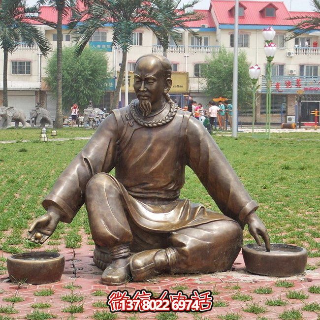 仿銅人物玻璃鋼景觀綠化草坪，提升公園創(chuàng)意氛圍