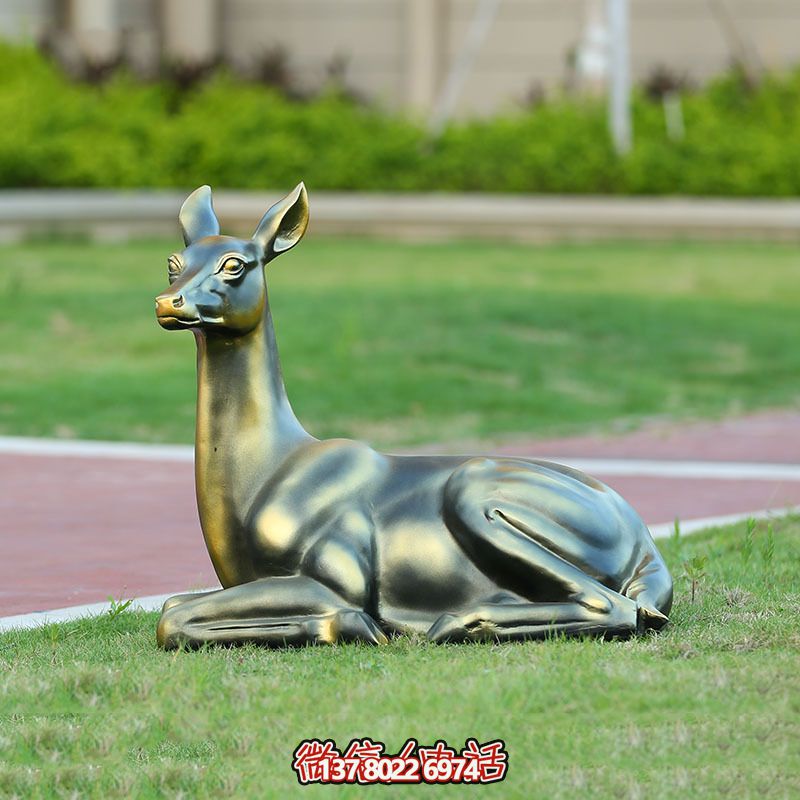 不銹鋼仿銅睡鹿雕塑，點綴戶外廣場草坪