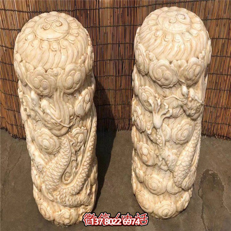 精美石柱浮雕擺件，添上龍庭院門口的濃濃文化氣息