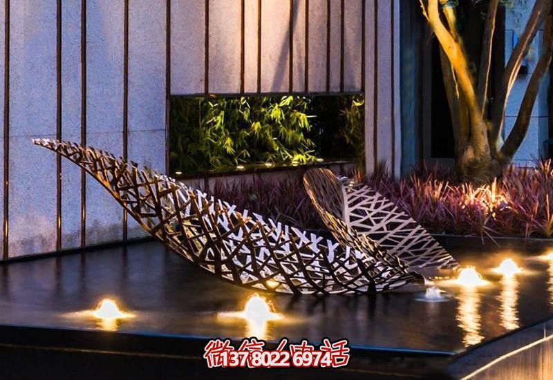 不銹鋼樹葉鏤空雕塑，給戶外和酒店環(huán)境帶來優(yōu)雅氣息