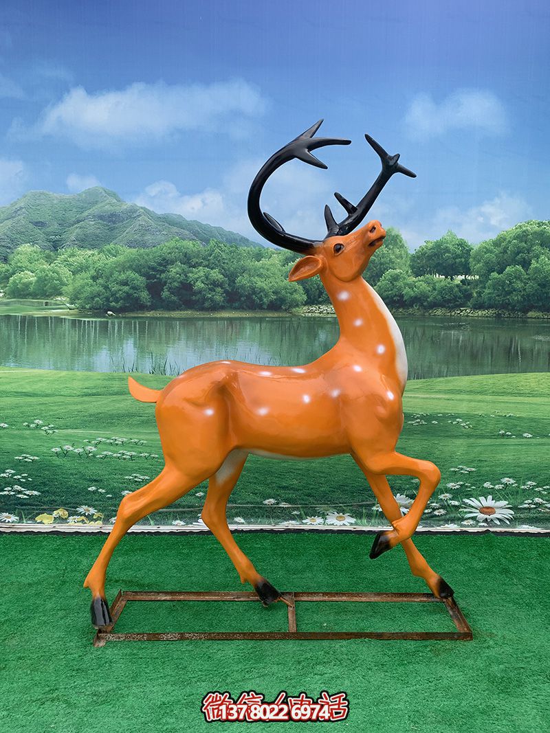 彩繪玻璃鋼雕塑梅花鹿——行走抬頭，點(diǎn)綴廣場(chǎng)街道