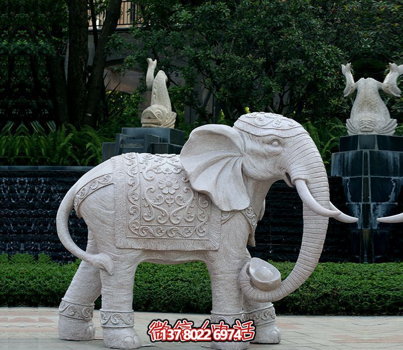 精美浮雕大象雕塑，點(diǎn)綴綠意花園
