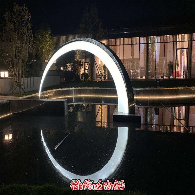 不銹鋼發(fā)光圓環(huán)雕塑，點(diǎn)亮戶(hù)外園林景觀