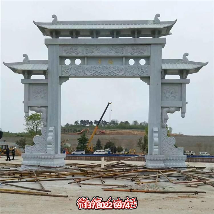 傳統(tǒng)工藝石雕牌坊，點綴鄉(xiāng)村美景
