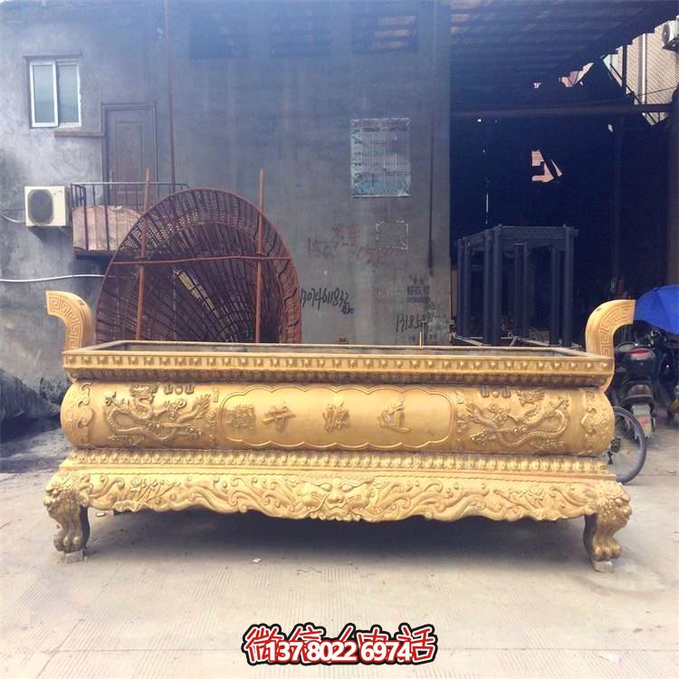 平口鍍金仿古香爐，為寺廟和戶外添彩