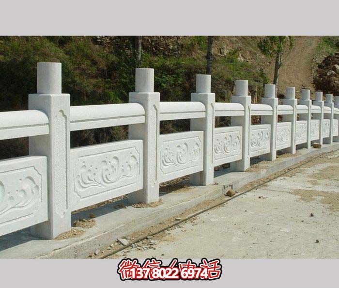 漢白玉欄桿石雕，為景區(qū)山道增添美感
