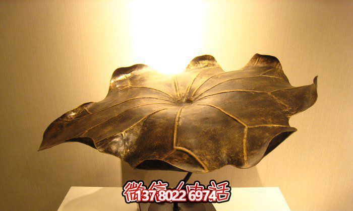 精美銅雕荷葉雕塑，添彩廣場環(huán)境