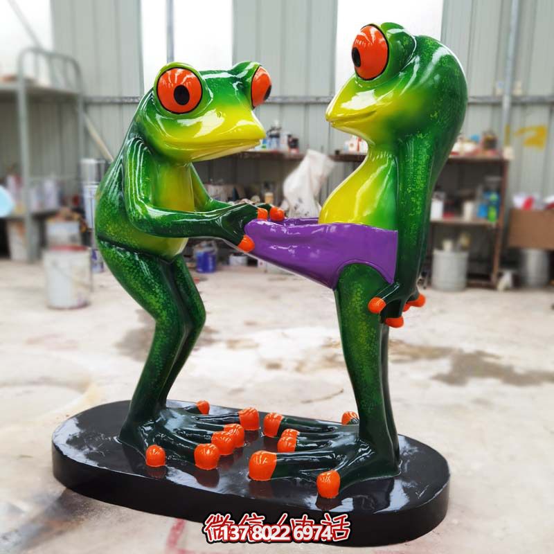 逗趣玻璃鋼青蛙雕塑，為景區(qū)增色不只