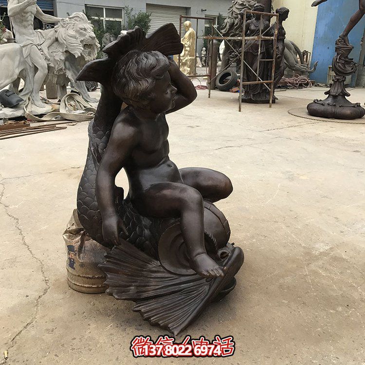 創(chuàng)意銅雕魚坐椅，讓兒童享受景觀之美