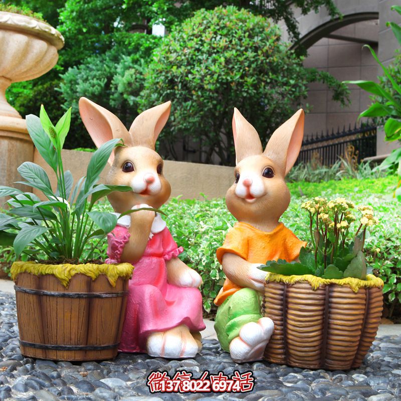 彩繪玻璃鋼兔子雕塑，點(diǎn)綴戶外公園裝飾