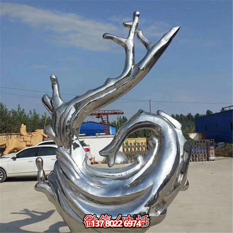 不銹鋼鏡面雕塑，為戶外廣場增添海浪般的浪花氣息