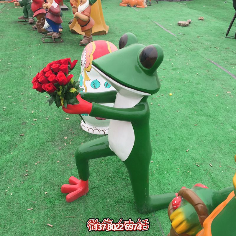 玻璃鋼雕塑，玫瑰青蛙拿玻璃公園裝飾