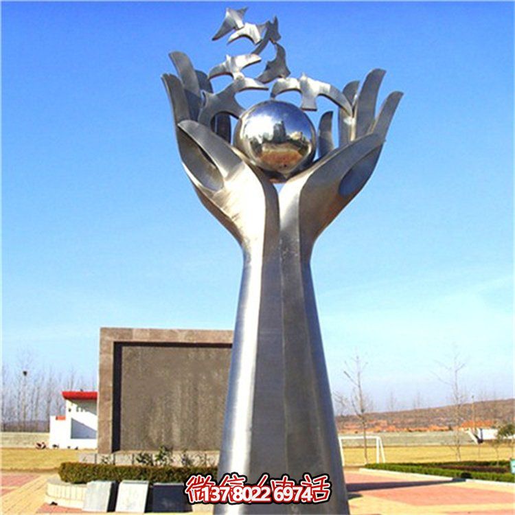 雙手托起希望，不銹鋼創(chuàng)意雕塑景觀擺放于廣場