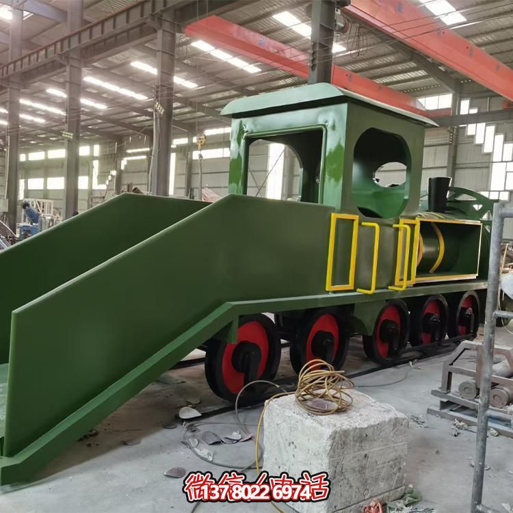 精致不銹鋼車頭雕塑，給游樂園增添時尚色彩