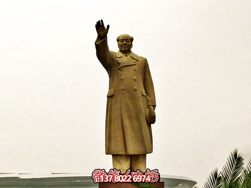 毛澤東偉人銅雕揮手，宣揚偉大精神！