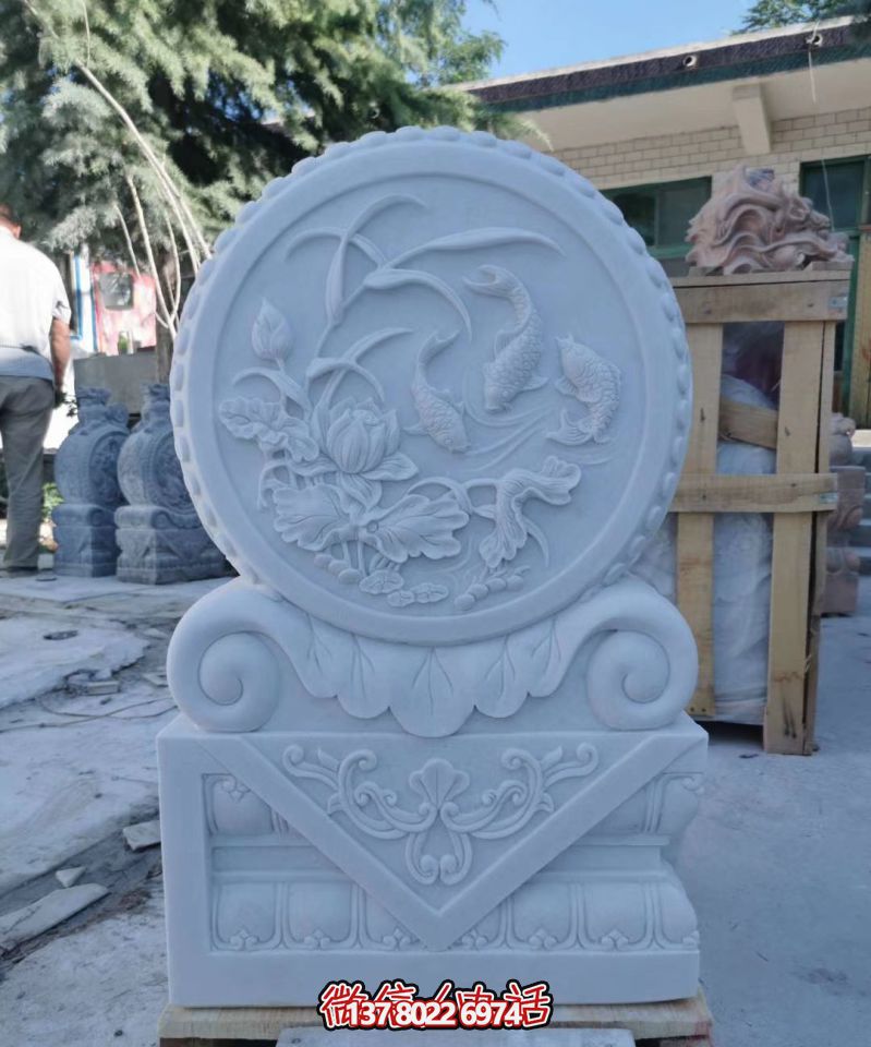 精美大理石雕刻荷花抱鼓石門墩，點綴庭院門口