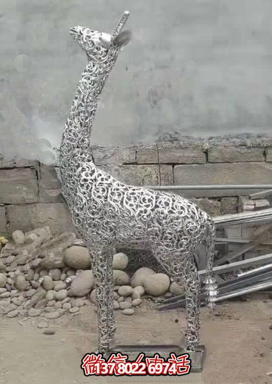 以藝術(shù)打造不銹鋼小鹿雕塑，讓?xiě)敉鈭@林景觀更加鏤空精美