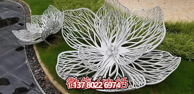 不銹鋼蓮花雕塑，鐵藝裝點(diǎn)戶(hù)外廣場(chǎng)