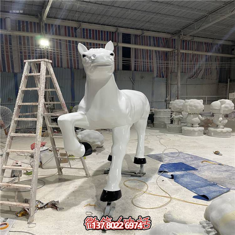 玻璃鋼馬雕塑，點綴戶外園林