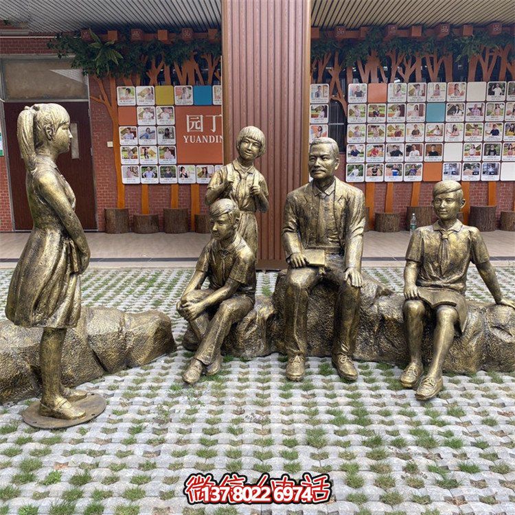 仿銅人物雕塑，裝點(diǎn)步行街情景