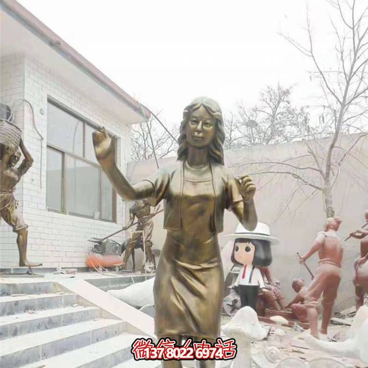 仿銅雕塑玻璃鋼抽象人物，為公園戶外裝飾