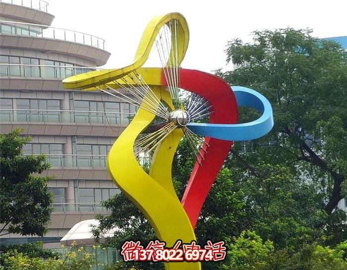 美輪美奐的不銹鋼彩虹舞景觀雕塑，點(diǎn)綴小區(qū)環(huán)境