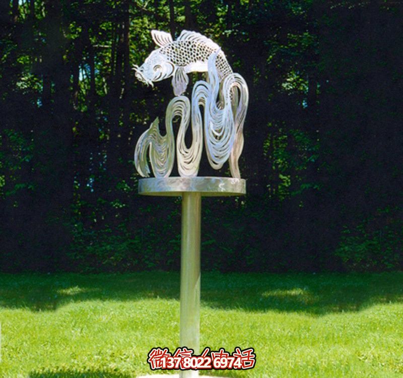 鏤空雕塑鯉魚，創(chuàng)意擺放公園裝飾