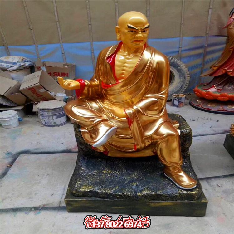 噴金烤漆菩薩雕塑，擁有古老神秘的十八羅漢美學