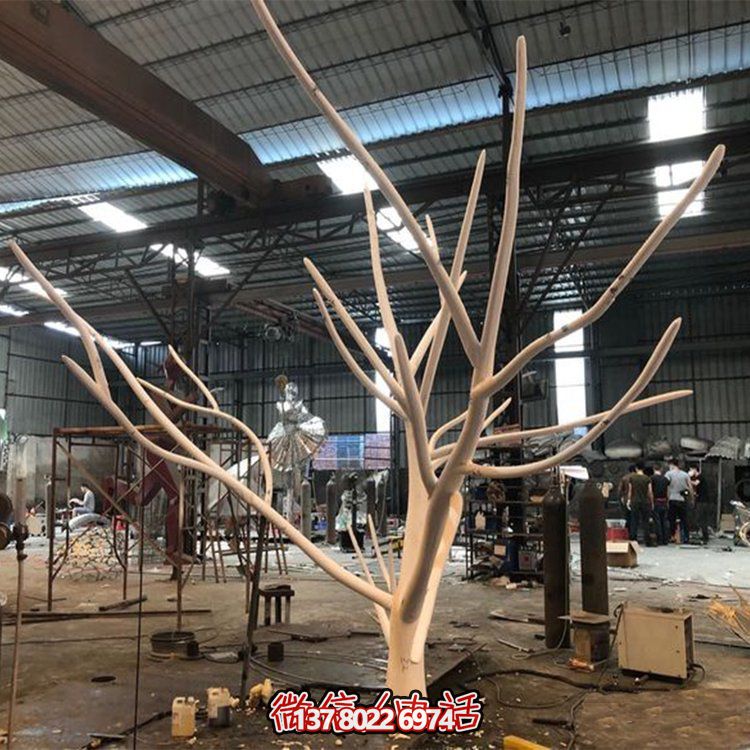 大型玻璃鋼雕塑，給酒店裝飾帶來(lái)創(chuàng)意景觀