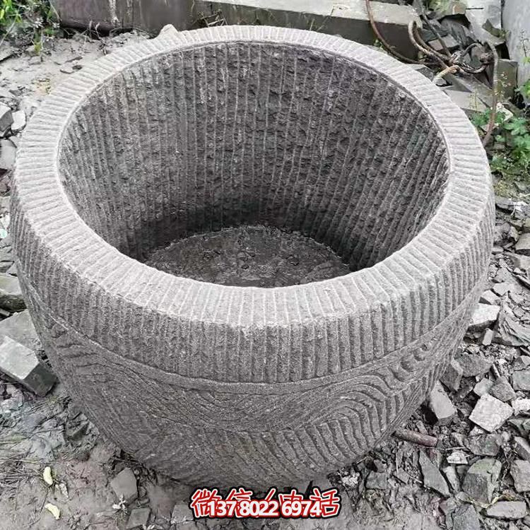 古老石槽，精致圓形養(yǎng)魚水缸
