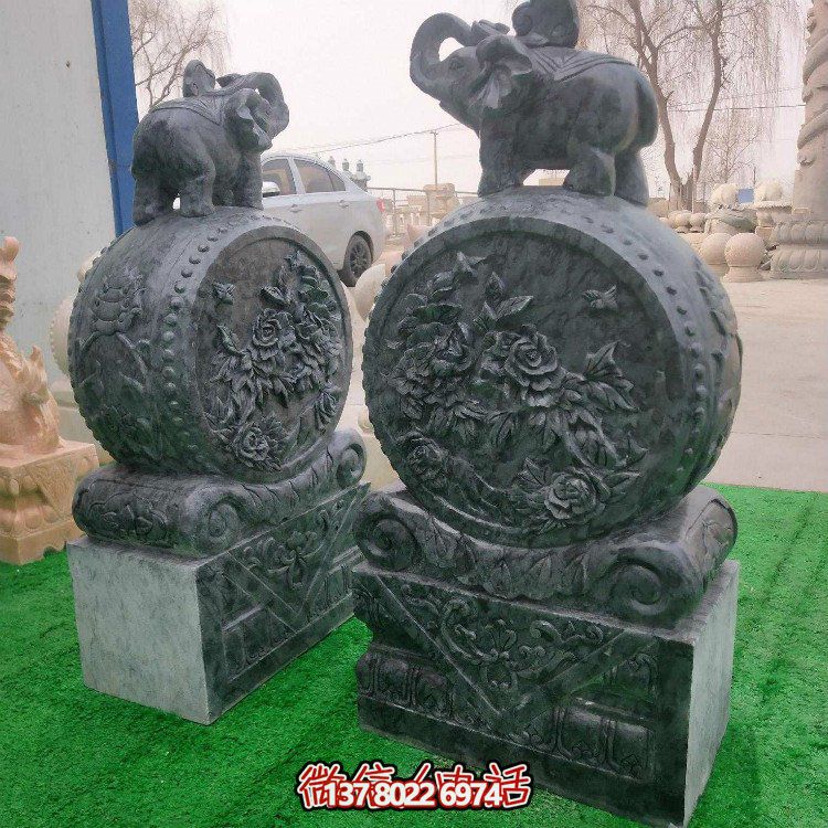 抱著鼓石雕塑，點綴青石庭院門口