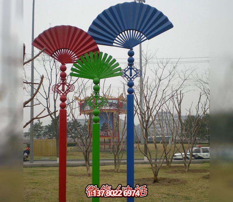 彩繪折扇雕塑，點(diǎn)綴戶(hù)外路邊創(chuàng)意空間