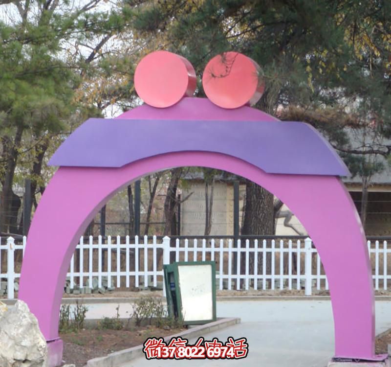 創(chuàng)意玻璃鋼愛心雕塑，裝點城市公園