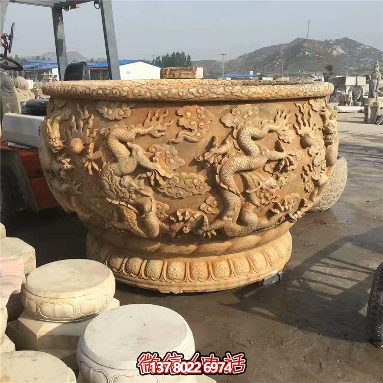 傳統(tǒng)水缸，絢麗多彩的雙龍戲紋