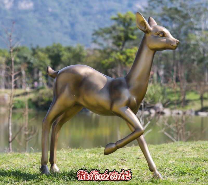 玻璃鋼雕刻仿梅花鹿雕塑，為池塘草坪添彩