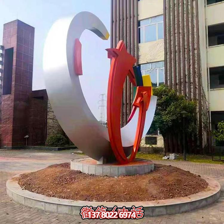 精致不銹鋼月牙雕塑，打造現(xiàn)代都市景觀