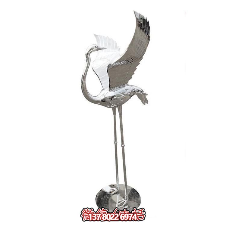 鏡面不銹鋼仙鶴雕塑，質(zhì)樸自然，展翅回頭